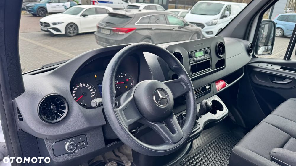 Mercedes-Benz Sprinter - 13