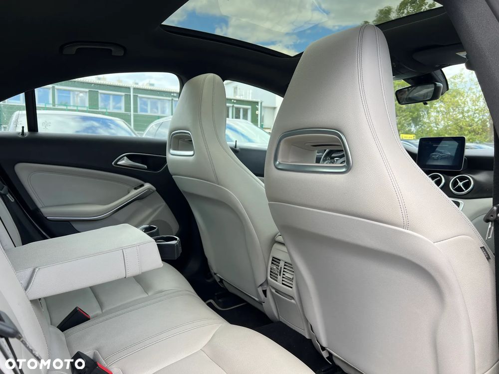 Mercedes-Benz CLA 250 7G-DCT - 31
