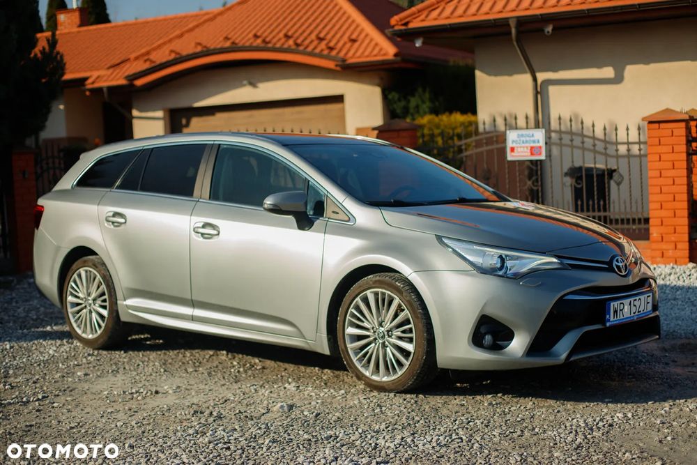 Toyota Avensis 1.8 Executive - 1