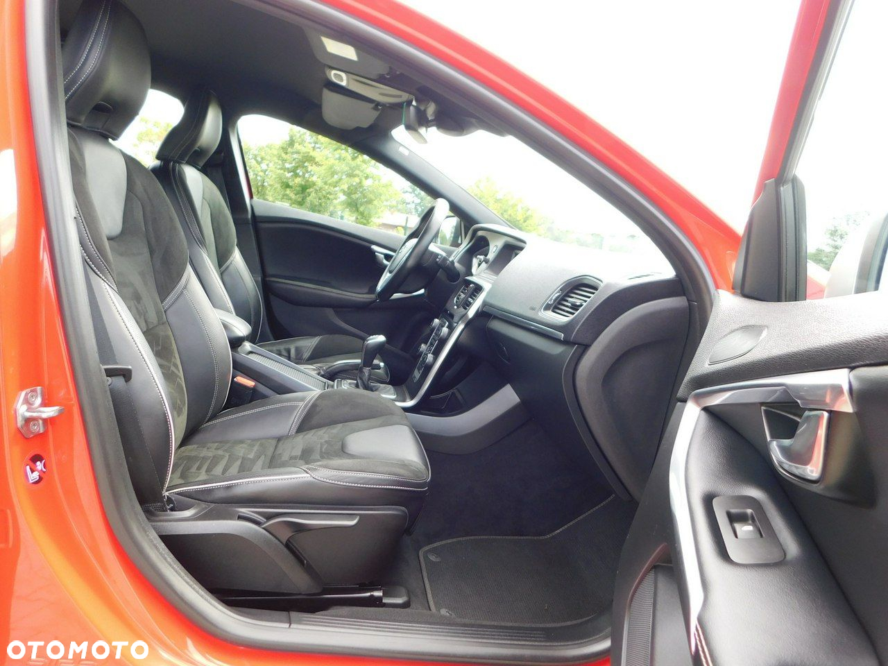 Volvo V40 T3 Drive-E R-Design Momentum - 9