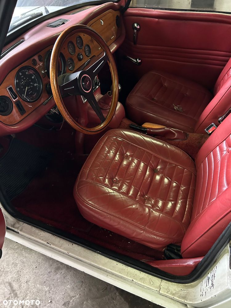 Triumph TR6 - 8