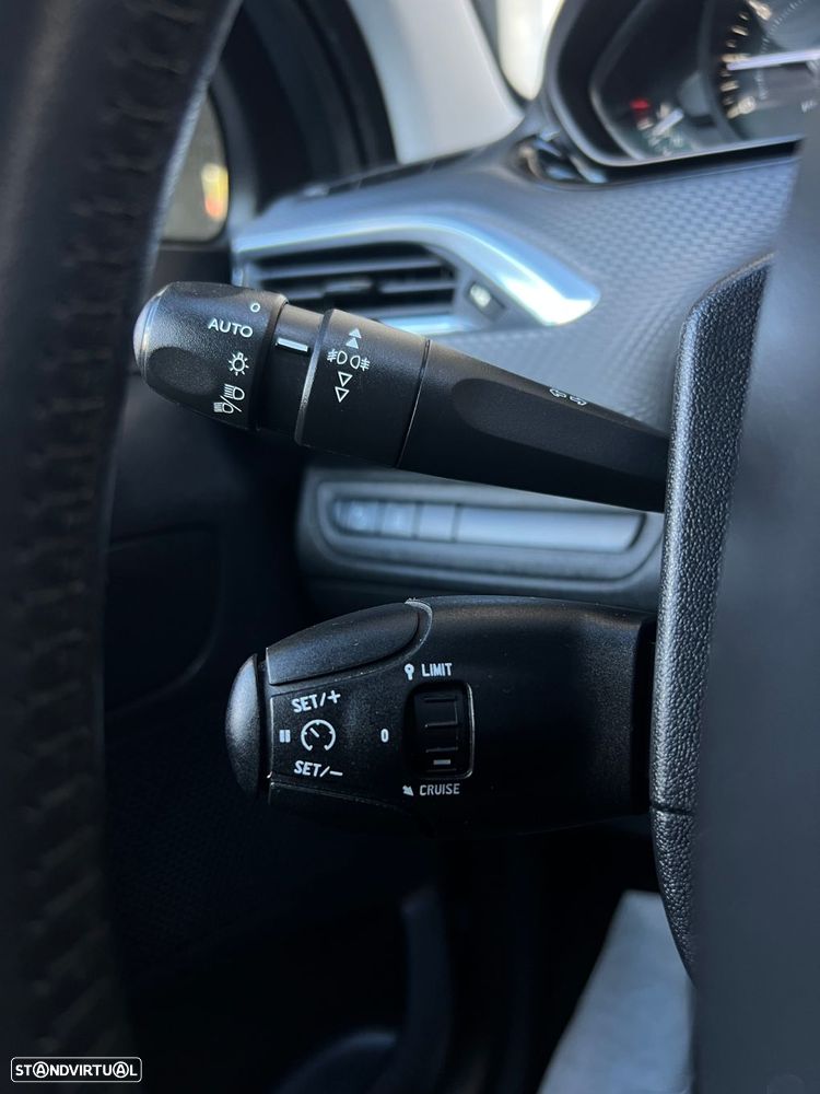 Peugeot 208 1.2 PureTech Style - 8