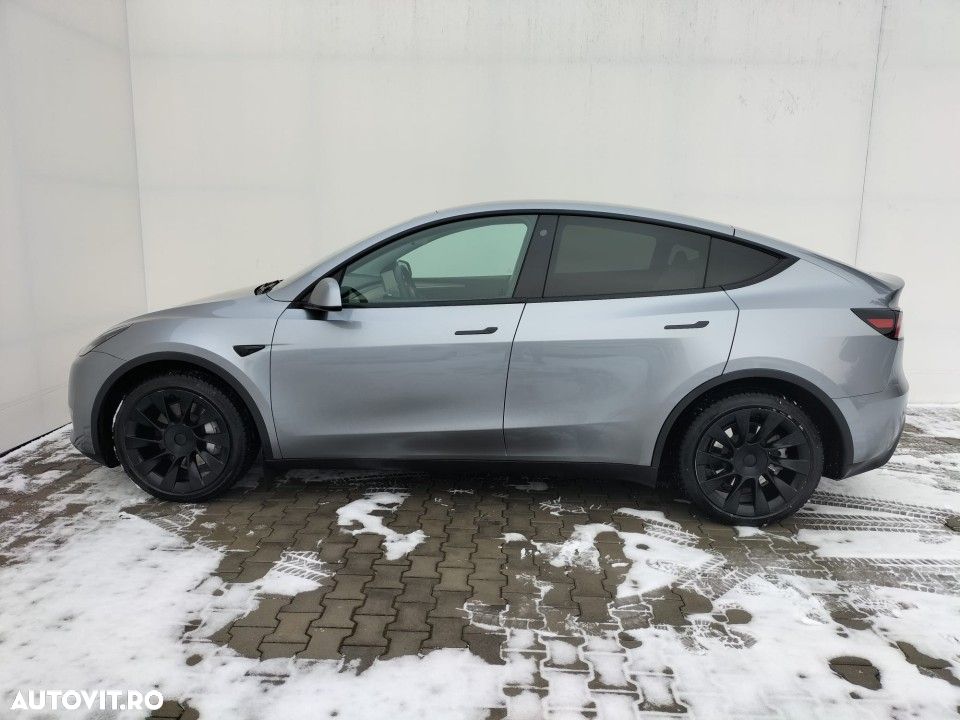 Tesla Model Y Long Range AWD - 5