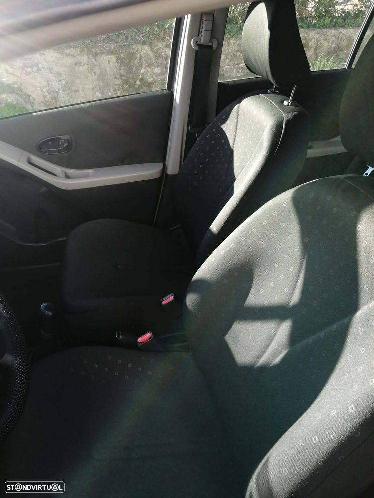 Toyota Yaris 1.0 Base - 5