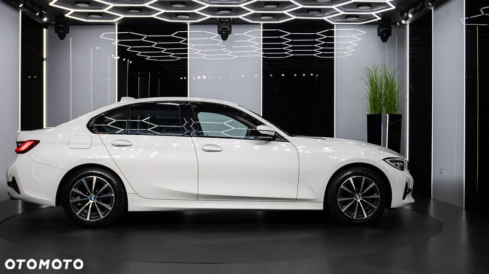 BMW Seria 3 318i Sport Line - 9