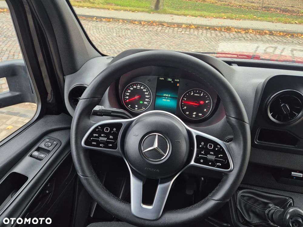 Mercedes-Benz Sprinter - 15