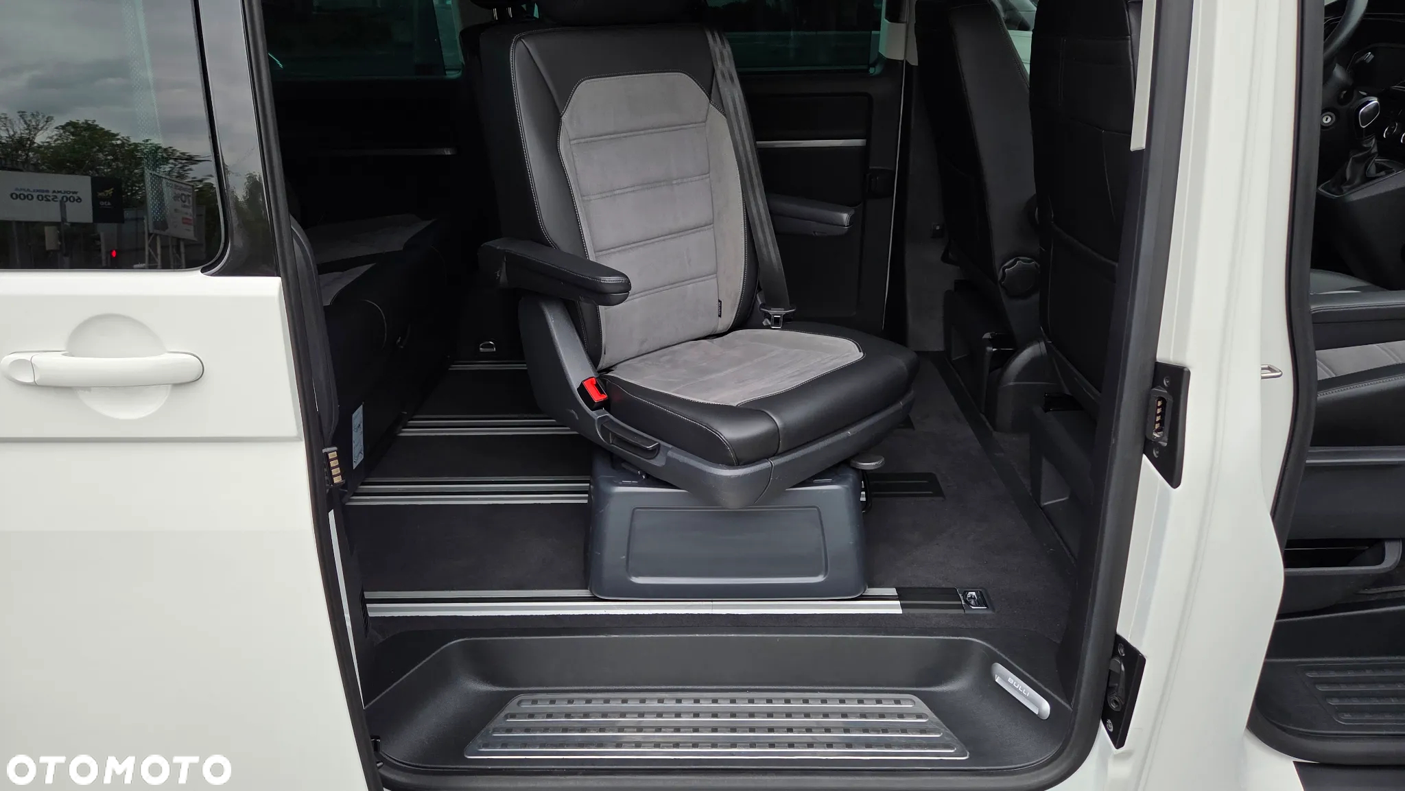 Volkswagen Multivan 6.1 2.0 TDI L1 Highline 4Motion DSG - 17