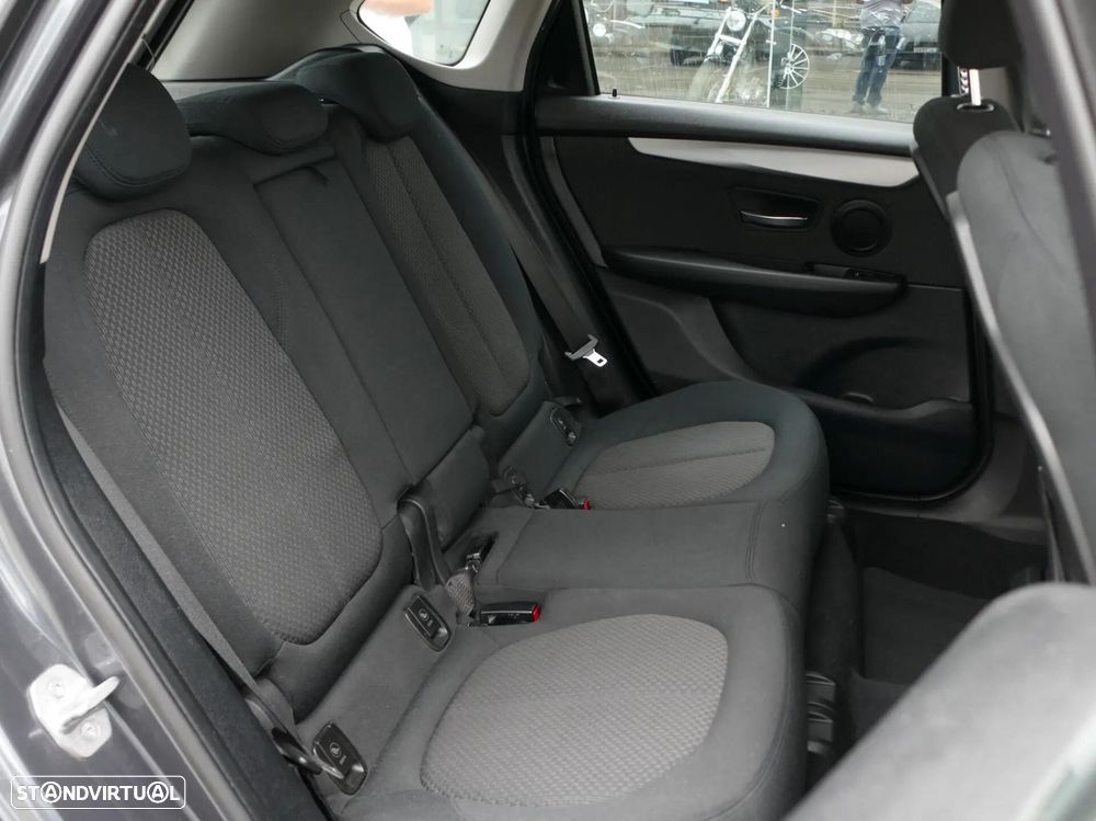 BMW 216 Active Tourer d Advantage Auto - 33