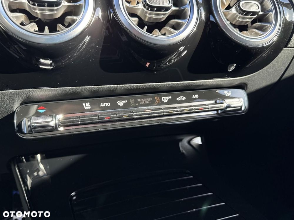 Mercedes-Benz Klasa A 35 AMG 4-Matic 8G-DCT - 23