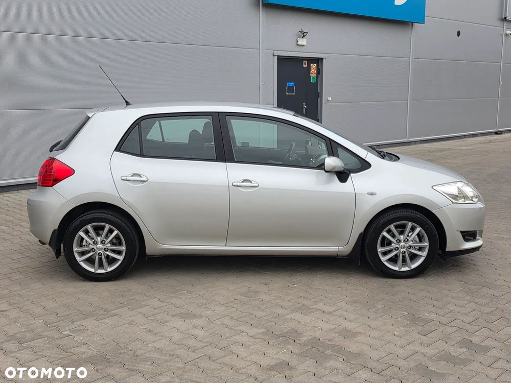 Toyota Auris 1.6 VVT-i Terra - 24
