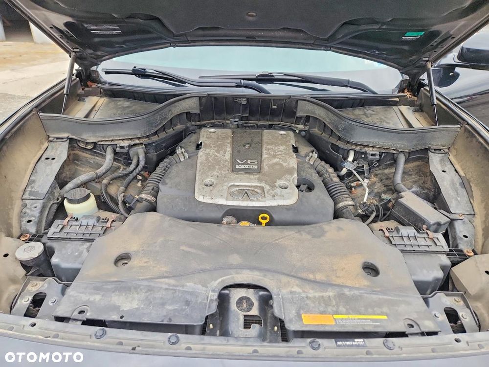 Infiniti QX70 - 16