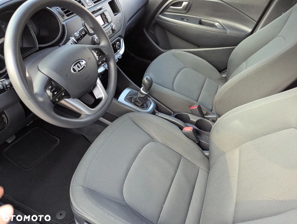 Kia Rio - 10