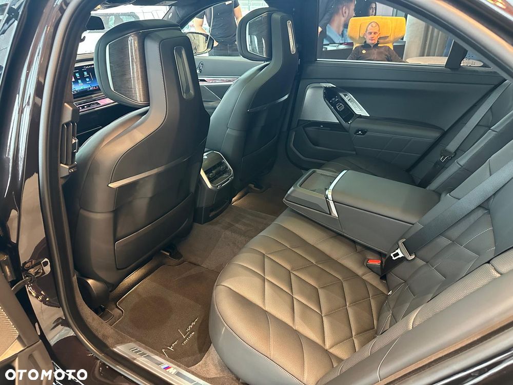 BMW Seria 7 - 28