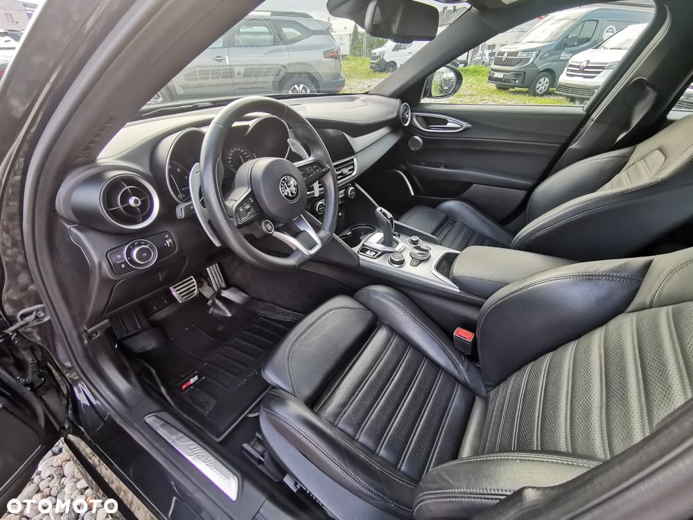 Alfa Romeo Giulia 2.0 Turbo 16V AT8-Q4 Veloce - 16