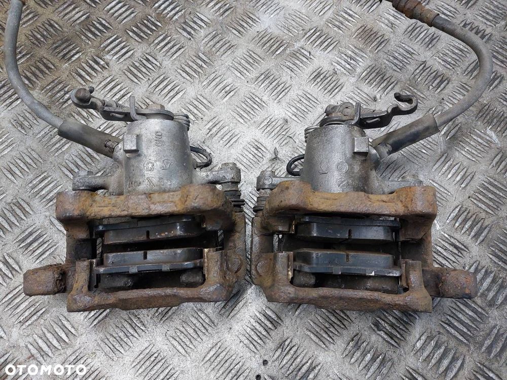 TARCZE HAMULCOWE TYŁ + KLOCKI + ZACISKI VOLKSWAGEN JETTA V - 7