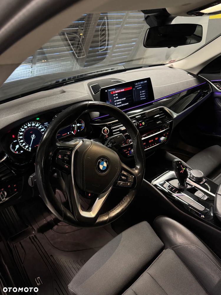 BMW Seria 5 520d Sport Line - 9