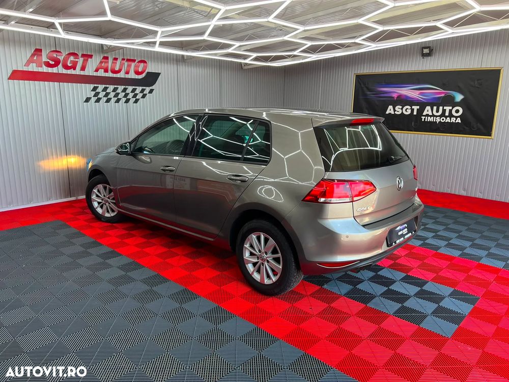 Volkswagen Golf - 6
