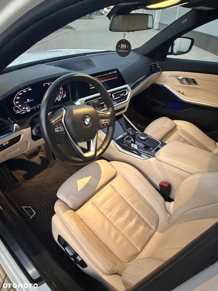 BMW Seria 3 330i Sport Line sport - 9