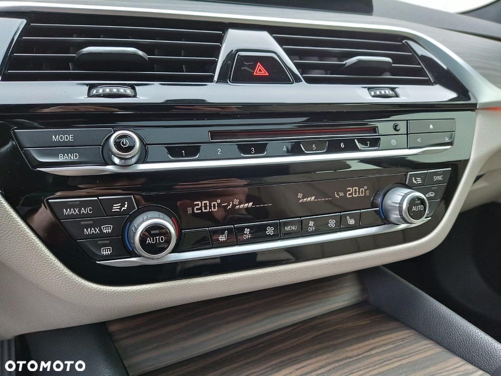 BMW Seria 5 530i Sport Line sport - 24