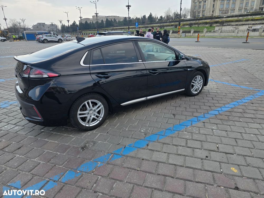 Hyundai IONIQ 1.6 GDI Premium - 4
