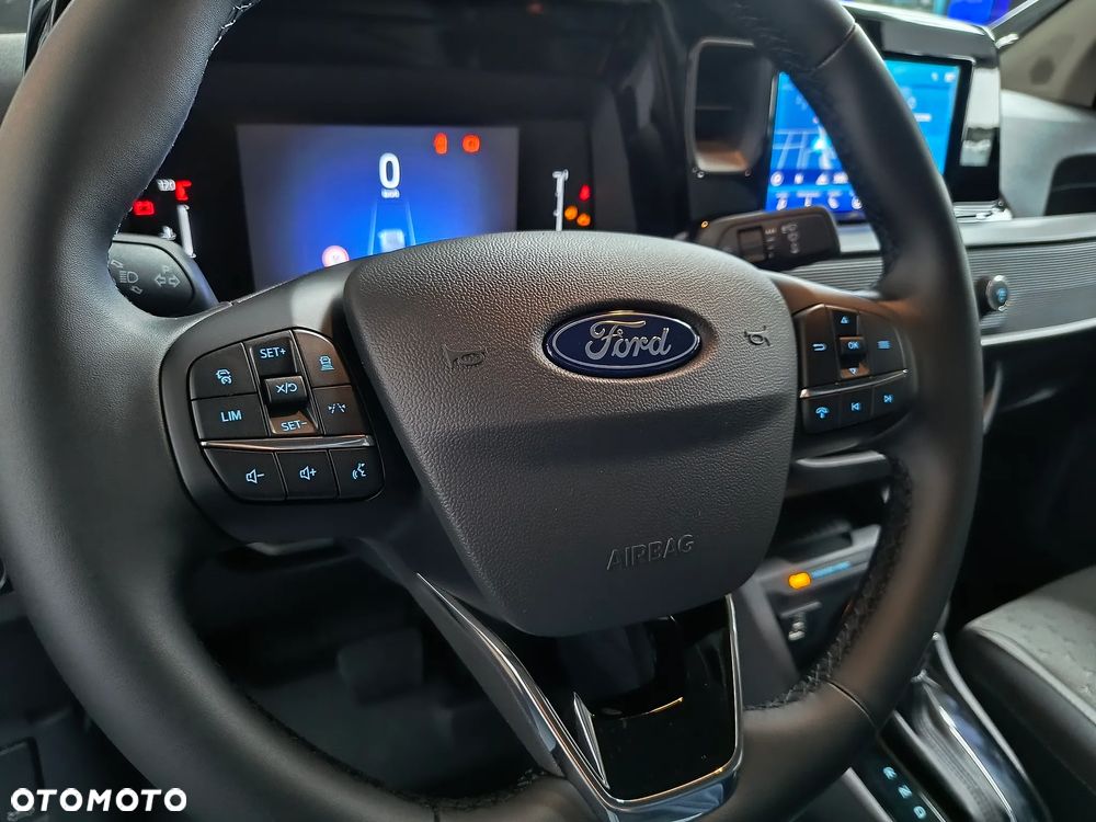 Ford Transit Courier - 14