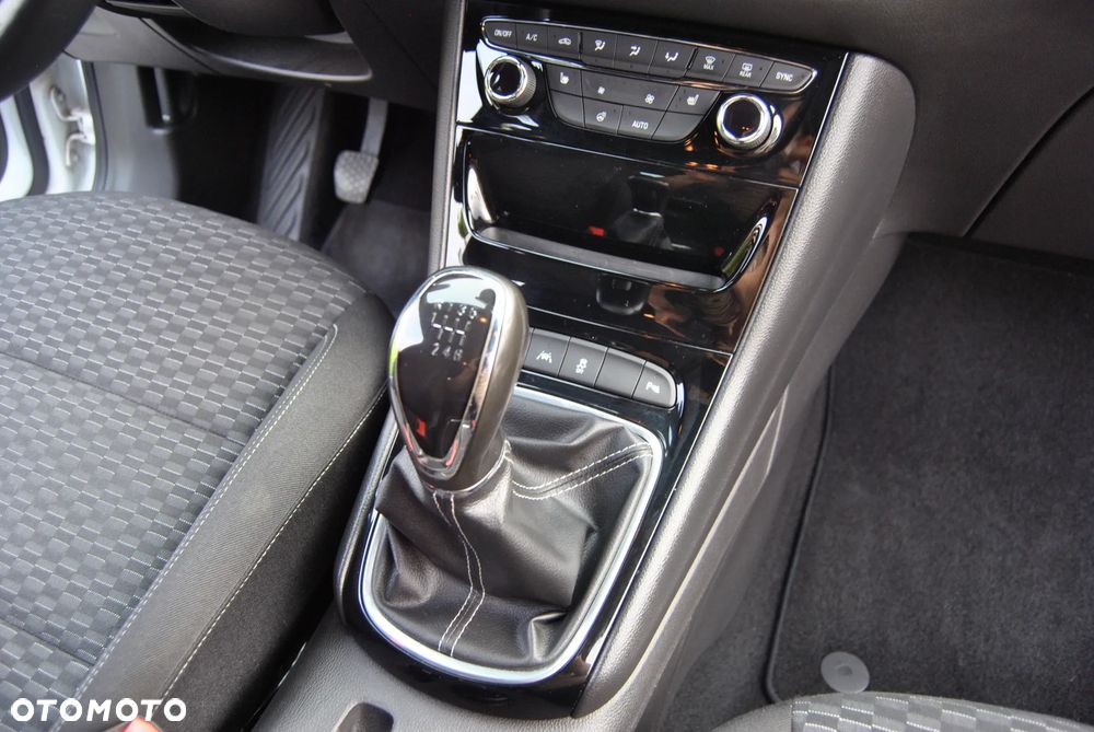 Opel Astra 1.4 T Sport S&S - 33