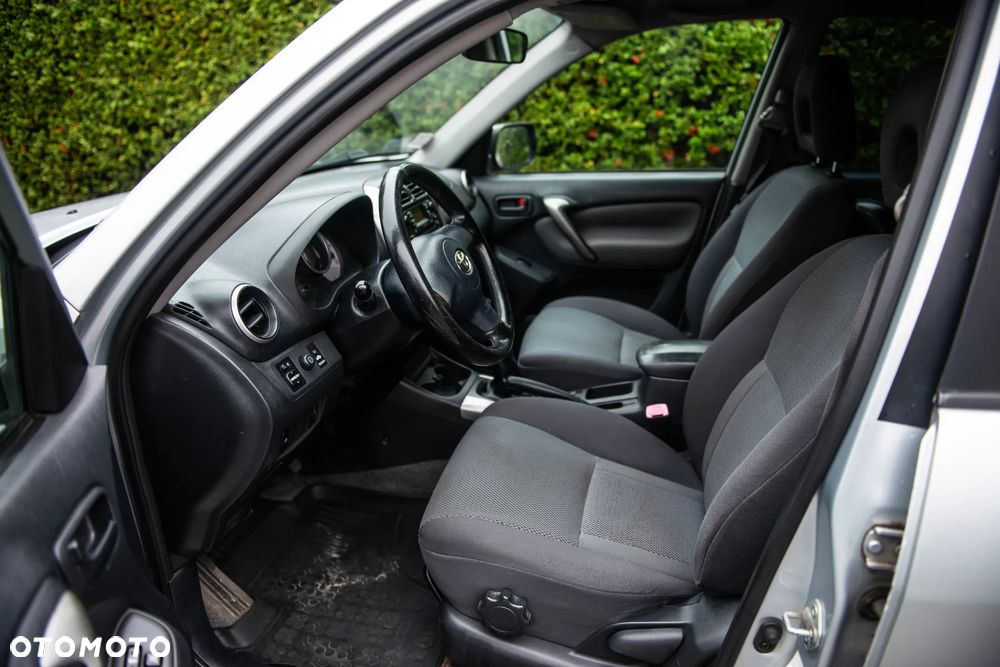 Toyota RAV4 1.8 VVT-i 4x2 - 18