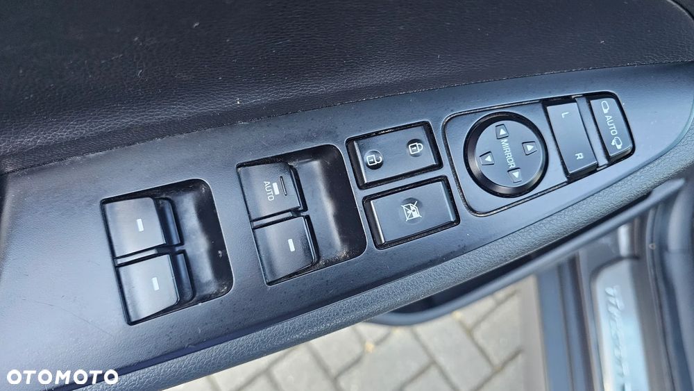 Hyundai Tucson 1.7 CRDI BlueDrive TourdePologne 2WD - 16