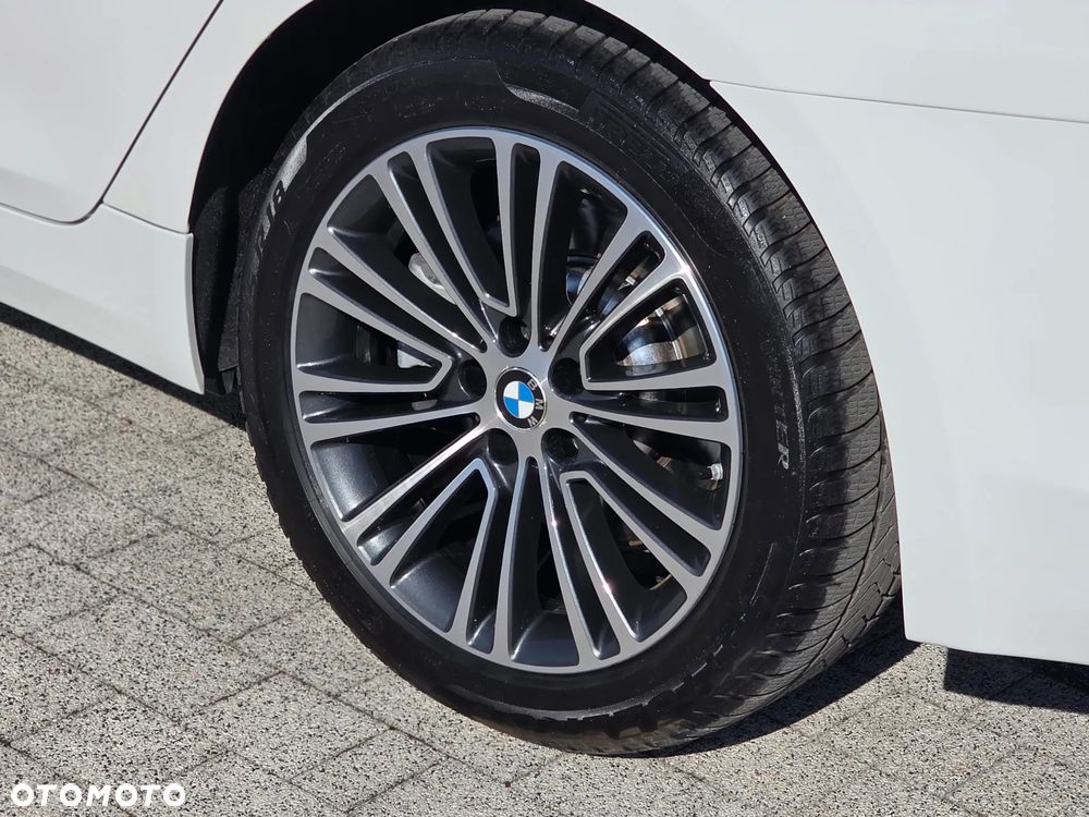 BMW Seria 5 530e iPerformance xDrive Sport Line sport - 31