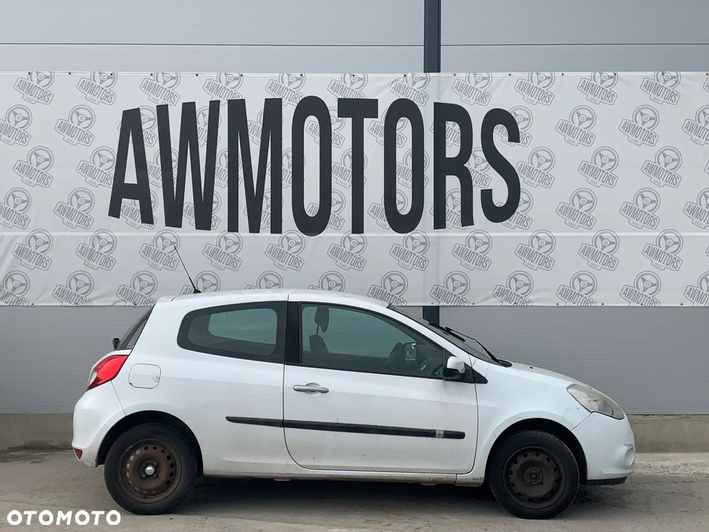 RENAULT CLIO 2010 *SAMOCHÓD NA CZĘŚCI* 4533 MASKA, LAMPA, DRZWI, LUSTERKO, ZDERZAK, GRILL, BŁOTNIK, KLAPA, BELKA, DESKA, FOTELE, KANAPA, ĆWIARTKA KIEROWNICA, TARCZE, ZACISKI, ZAWIESZENIE, KOMPLETNY PRZÓD, KOMPLETNY TYŁ, LICZNIK, ZEGARY, PRAWE LEWE PRZÓD TYŁ - 3