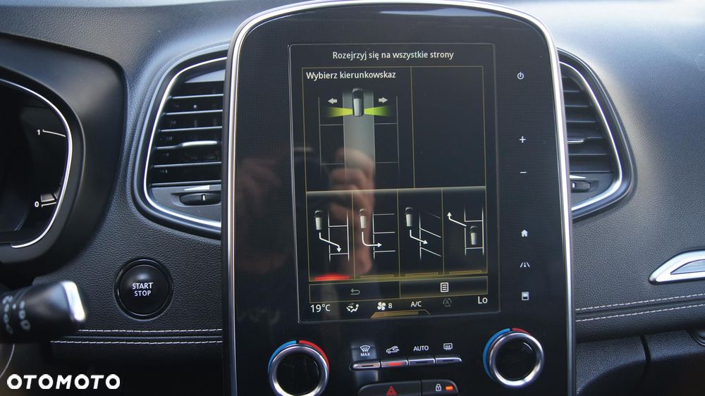Renault Grand Scenic - 25