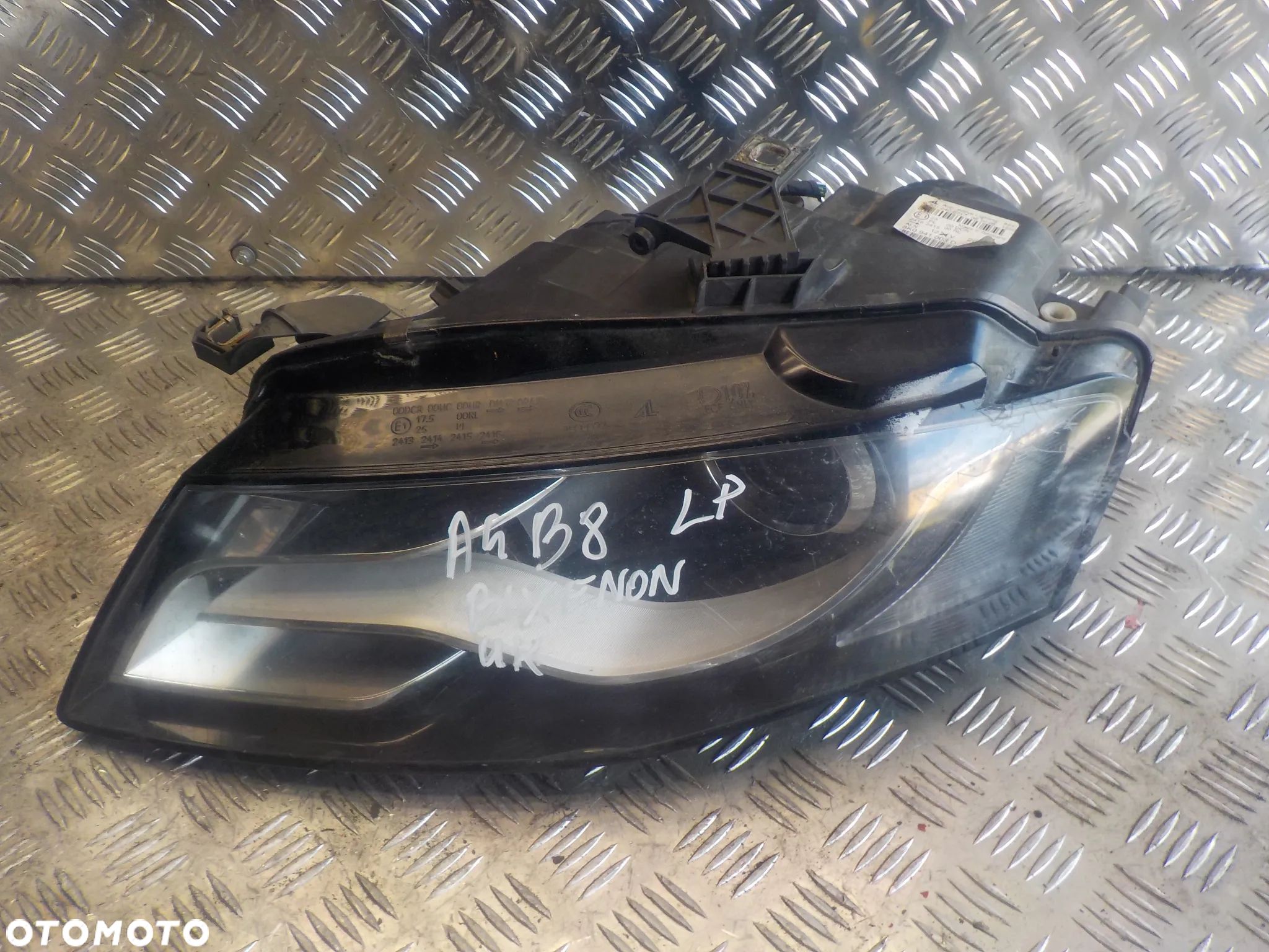 AUDI A4 B8 LAMPA LEWA PRZÓD XENON 8K0941003D UK - 1
