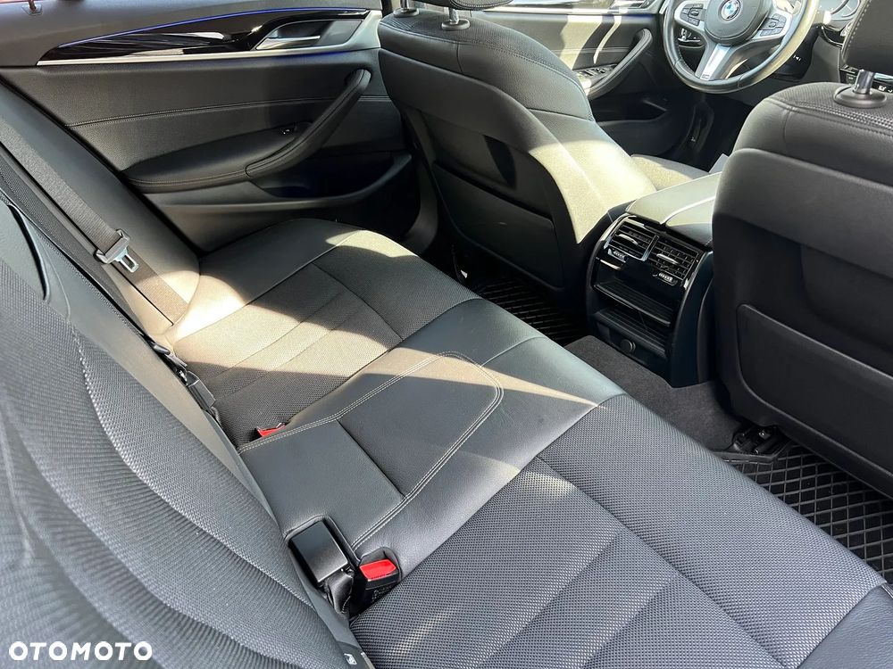 BMW Seria 5 520d Sport Line - 38