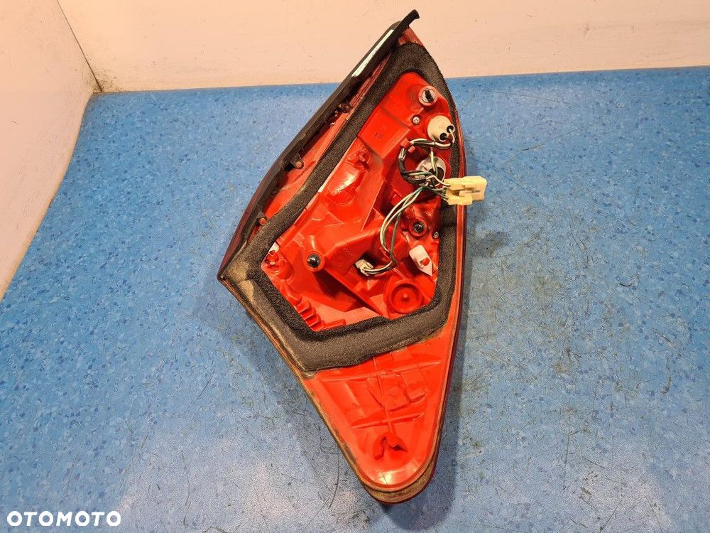 TOYOTA RAV4 III LAMPA TYŁ PRAWA ZEWNĘTRZNA - 7