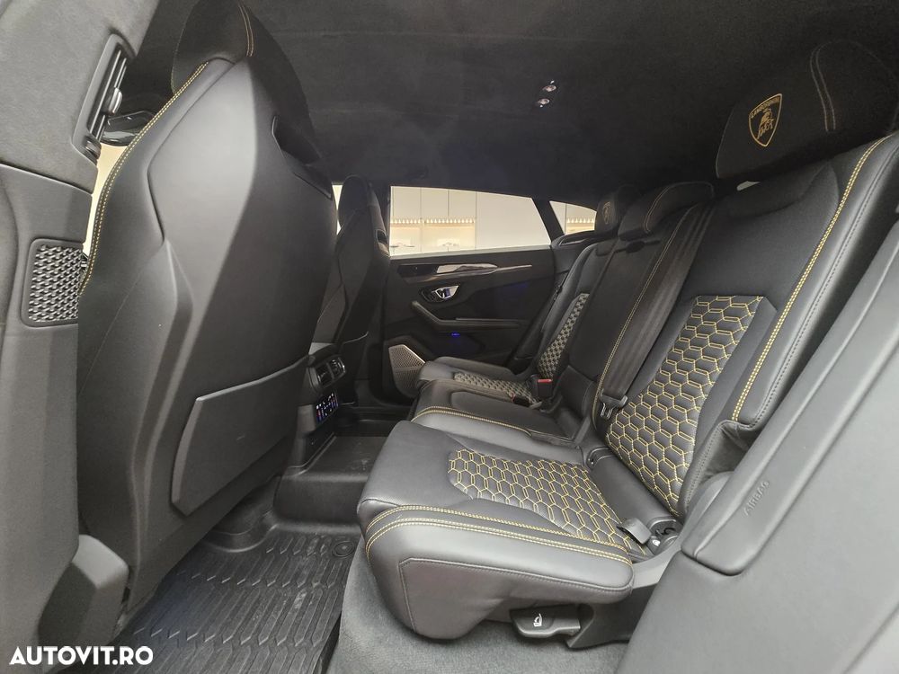 Lamborghini URUS - 22