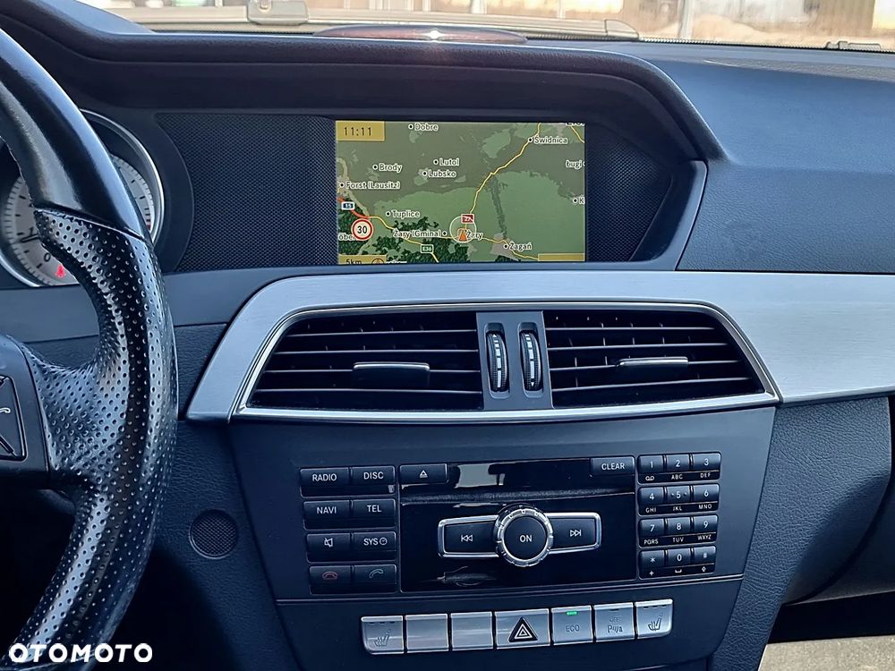 Mercedes-Benz Klasa C 180 CGI BlueEFFICIENCY Avantgarde - 25