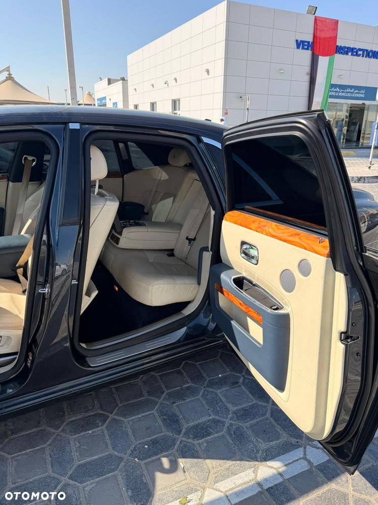 Rolls-Royce Ghost - 10
