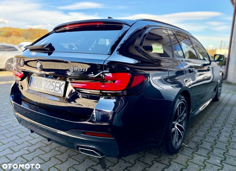 BMW Seria 5 520d xDrive Touring M Sport Edition - 12