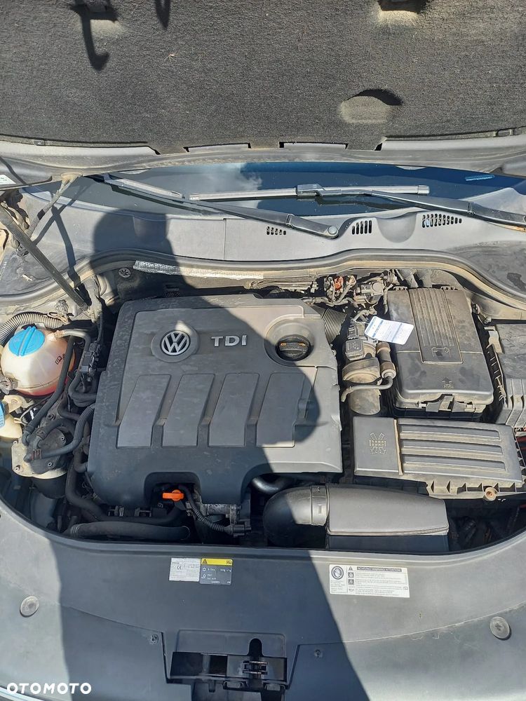 Volkswagen Passat 1.6 TDI Comfortline - 16