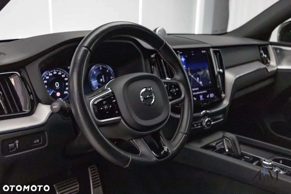 Volvo XC 60 B4 D AWD Ultimate Dark - 11