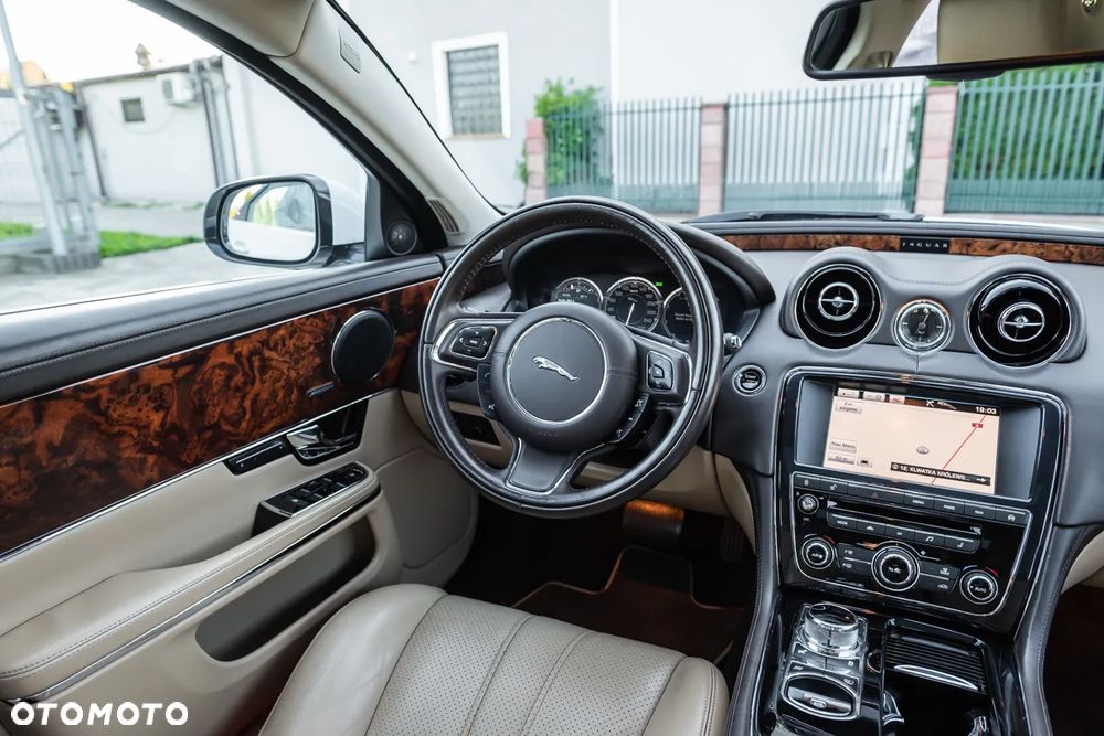 Jaguar XJ 3.0 V6 Kompressor AWD R-Sport - 30