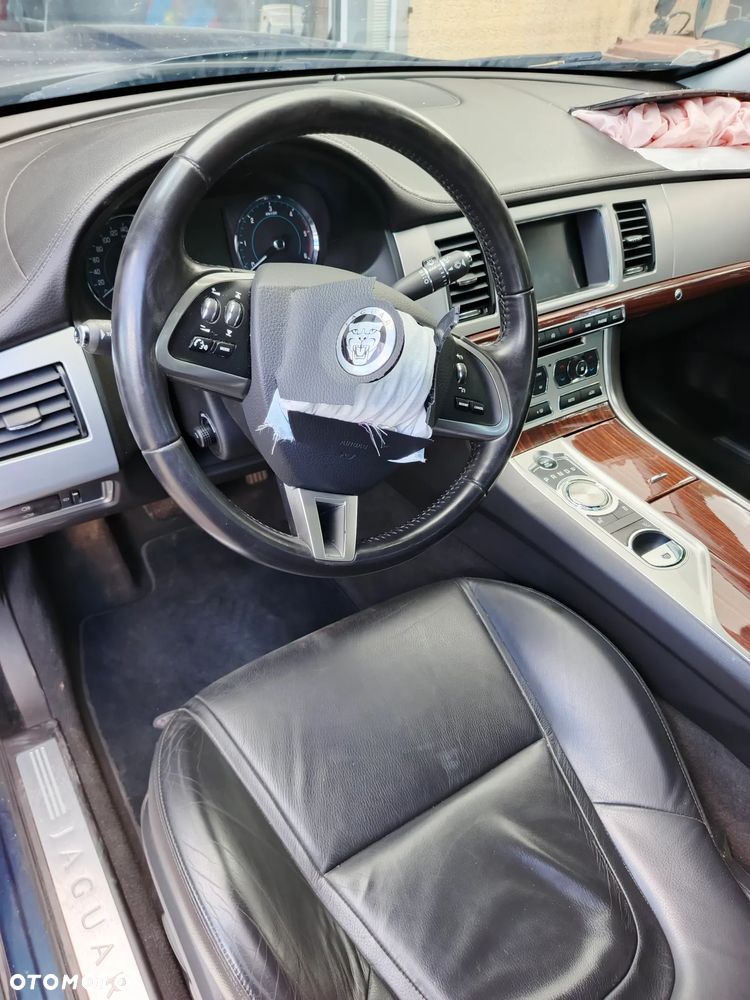 Jaguar XF 2.2 - 11