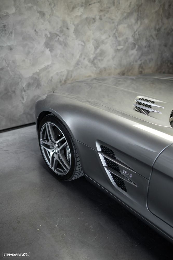 Mercedes-Benz SLS 63 AMG - 25
