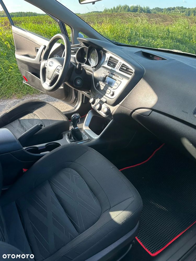 Kia Ceed - 11
