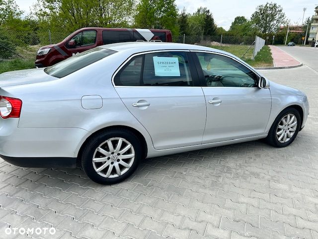 Volkswagen Jetta 1.6 TDI DPF Trendline - 4