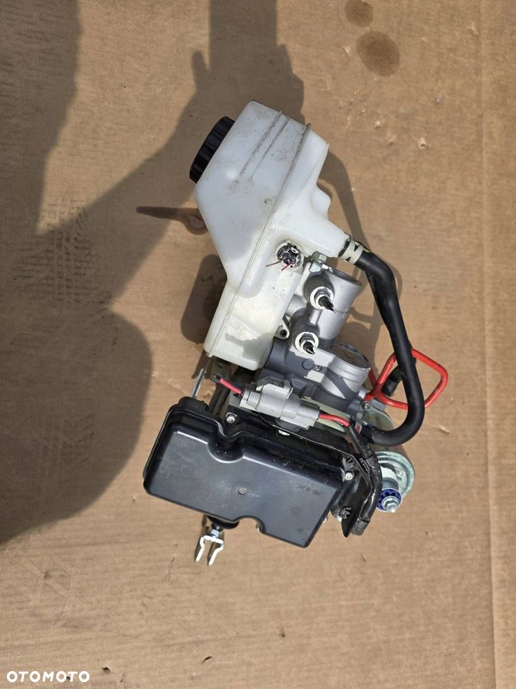 pompa hamulcowa abs 47070--4890 toyota nr mag ma2 - 2