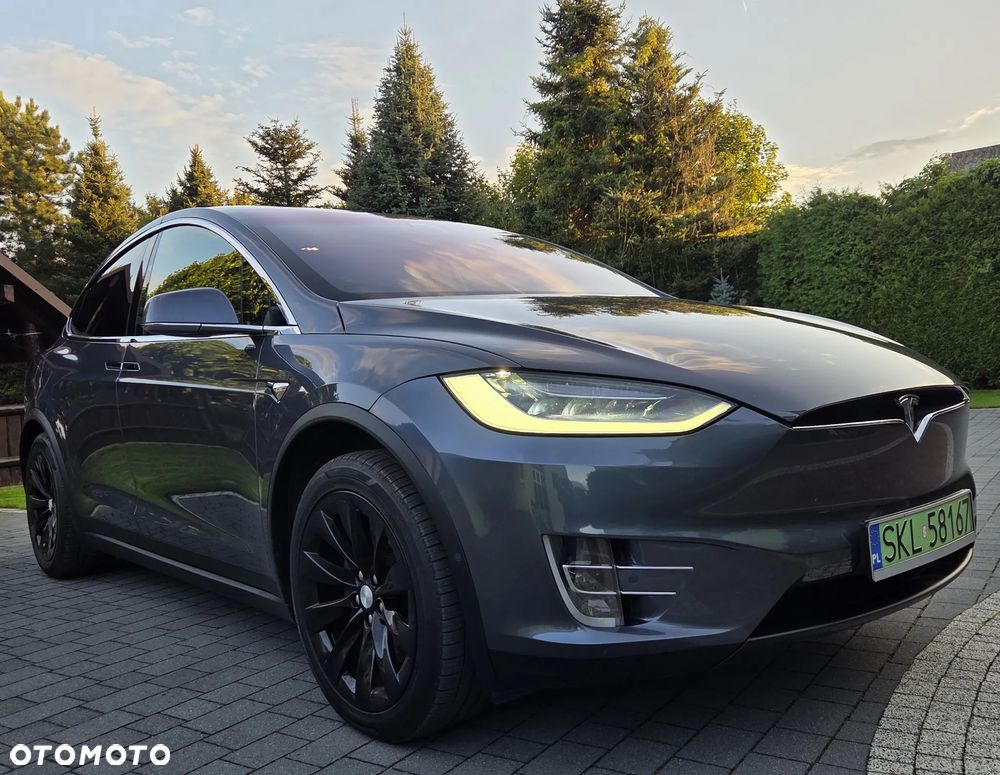 Tesla Model X - 18
