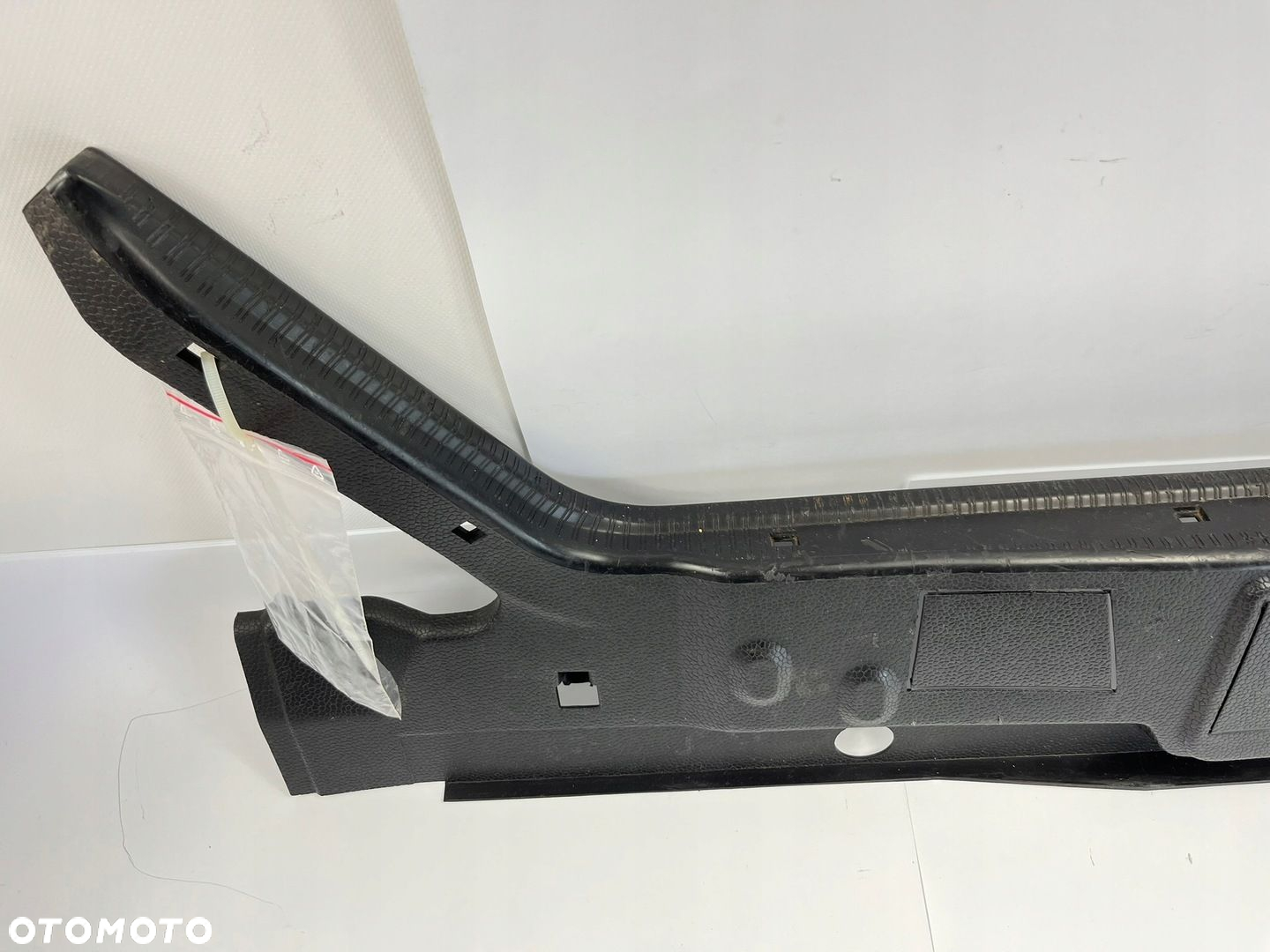 OSŁONA PASA TYLNEGO W BAGAŻNIKU MERCEDES W124 COUPE CABRIO 1246942325 - 5