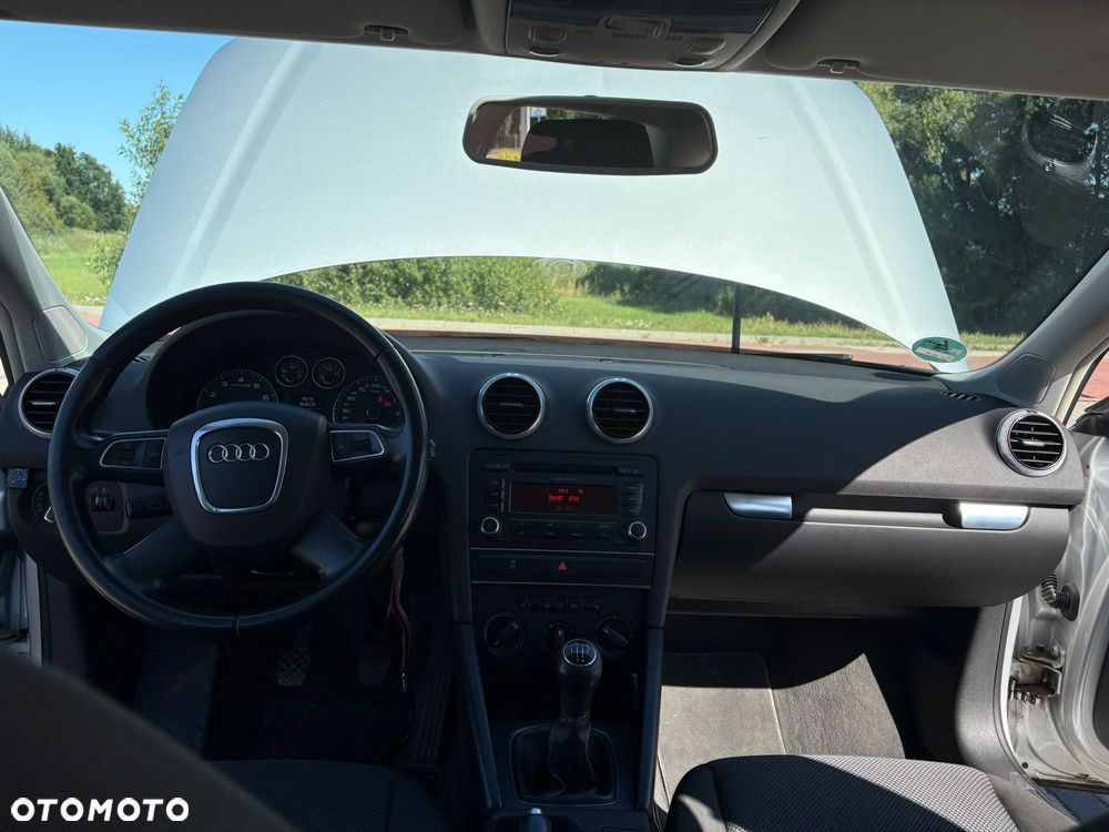Audi A3 Sportback 1.6 Ambiente - 12