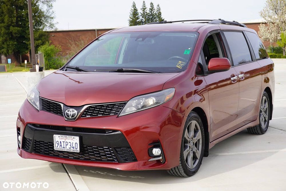 Toyota Sienna - 2